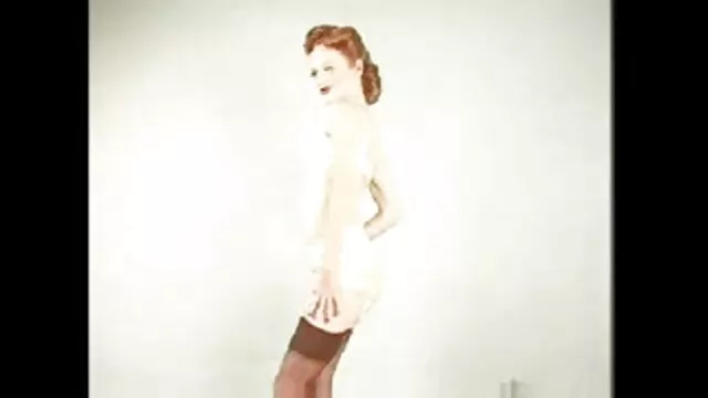 A kutya dugja a csajt barátnője, piercing.