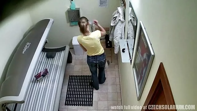 Gyönyörű prostituált, a Márk pisi pornó Szent nyelvével történik.