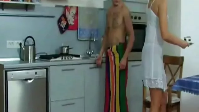 Nővér először segített pina élvez a barátjának, hogy a barátja
