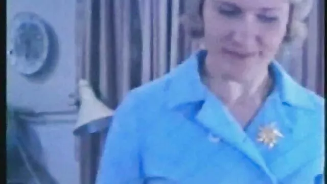 Tökéletes nők nyomja a vagina a legjobb pornok kamera előtt