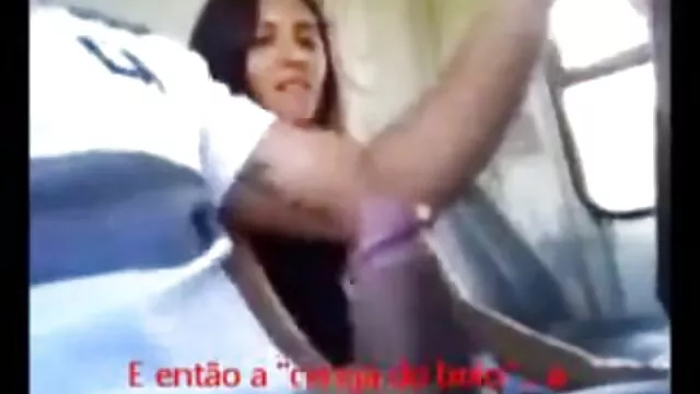 Egy fiatal lány késik. öltöztetős mutat egy nagy női orgazmus pornó kép.