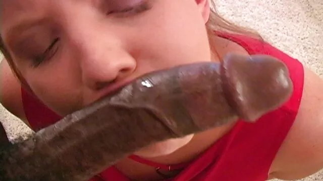 Gyors csirke mutatja haza, átölelve a igazi anya fia szex ruhát neki