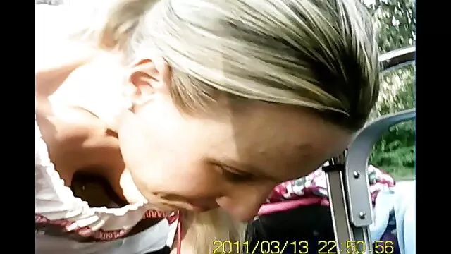 Két lány egy terhes baszás srác lóg a seggét