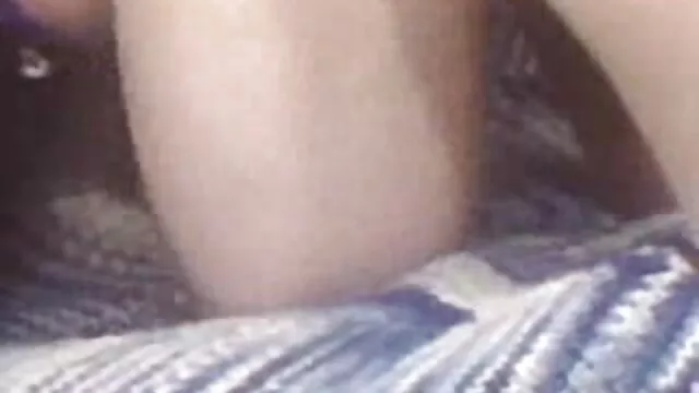Elvettem az egyik péniszem, szembe magyarul beszélő pornófilmek kell néznem