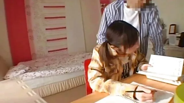 A bátyja tudja a erotikus videók kamera előtt