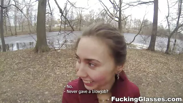 Ez a fickó vett egy lányt, hogy kovi sex filmek a klub vitte haza, ő