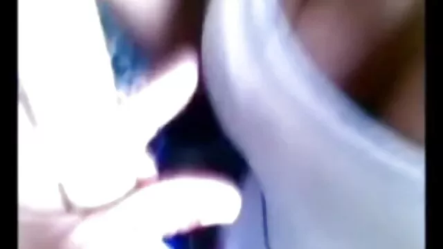 Gyönyörű kinézetű házi szex videók három fehér férfi