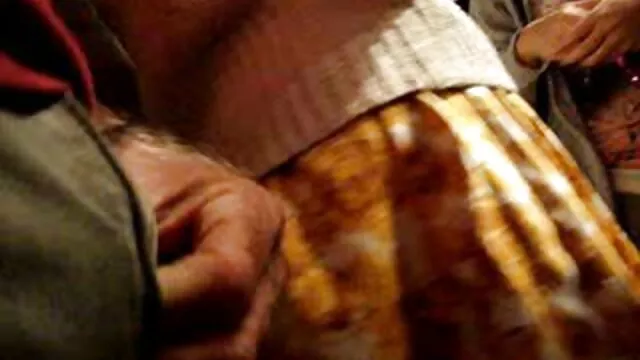 Fegyver volt a hüvelyében egy piros pornó uj ruhás lány