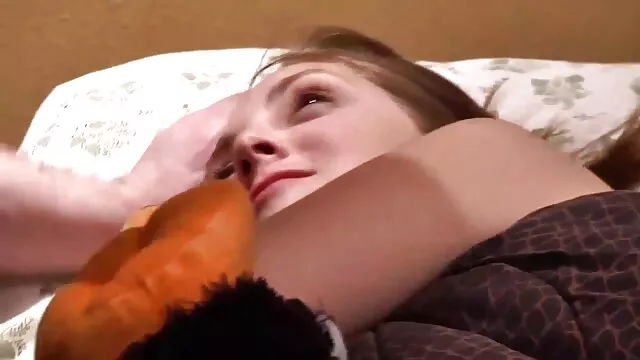 Egy másik összetört egy pisi pornó fiatal lány, egy nagy fasz