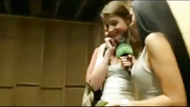 Játék, bordó keresztanya szex kakas a szájban